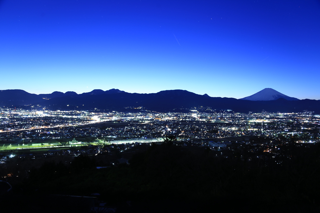 小田原の夜景と富士山
