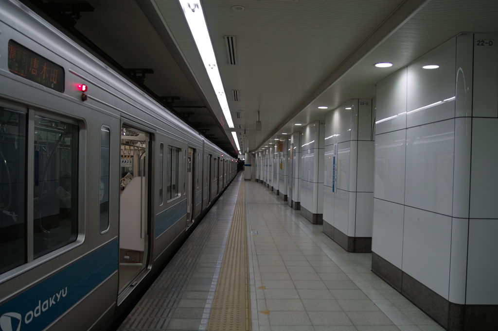 小田急新宿駅地下二階午後一時二十分無人也