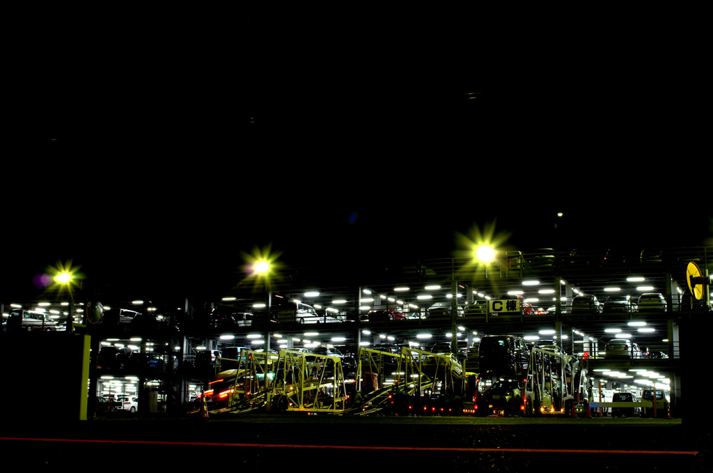 深夜の車両基地