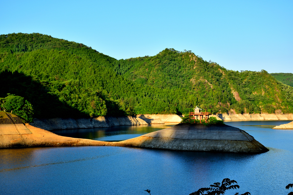 銀山湖　淤加美神社