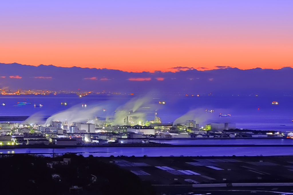 工場夜景　日の出前