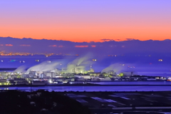 工場夜景　日の出前