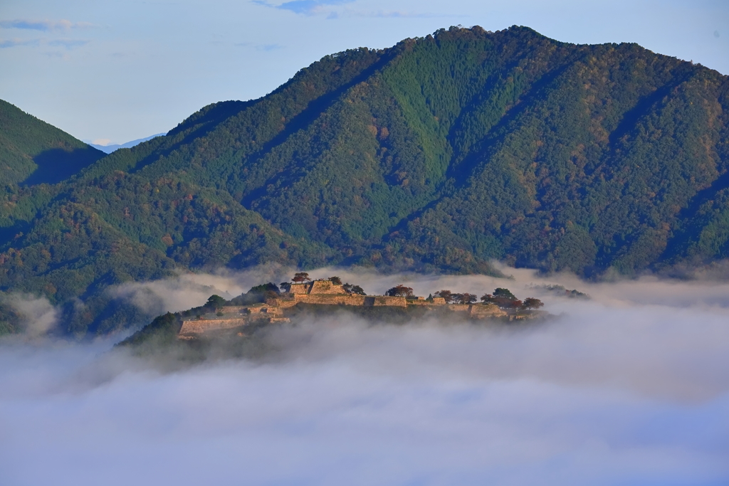 竹田城跡　朝日を浴びて