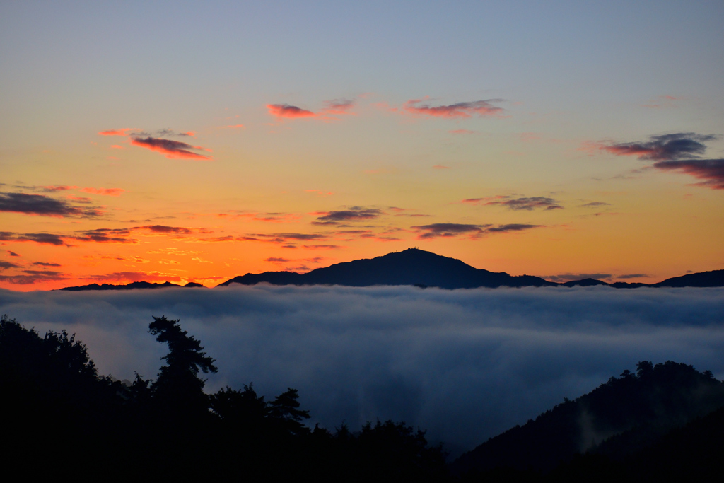 粟鹿山　日の出直前