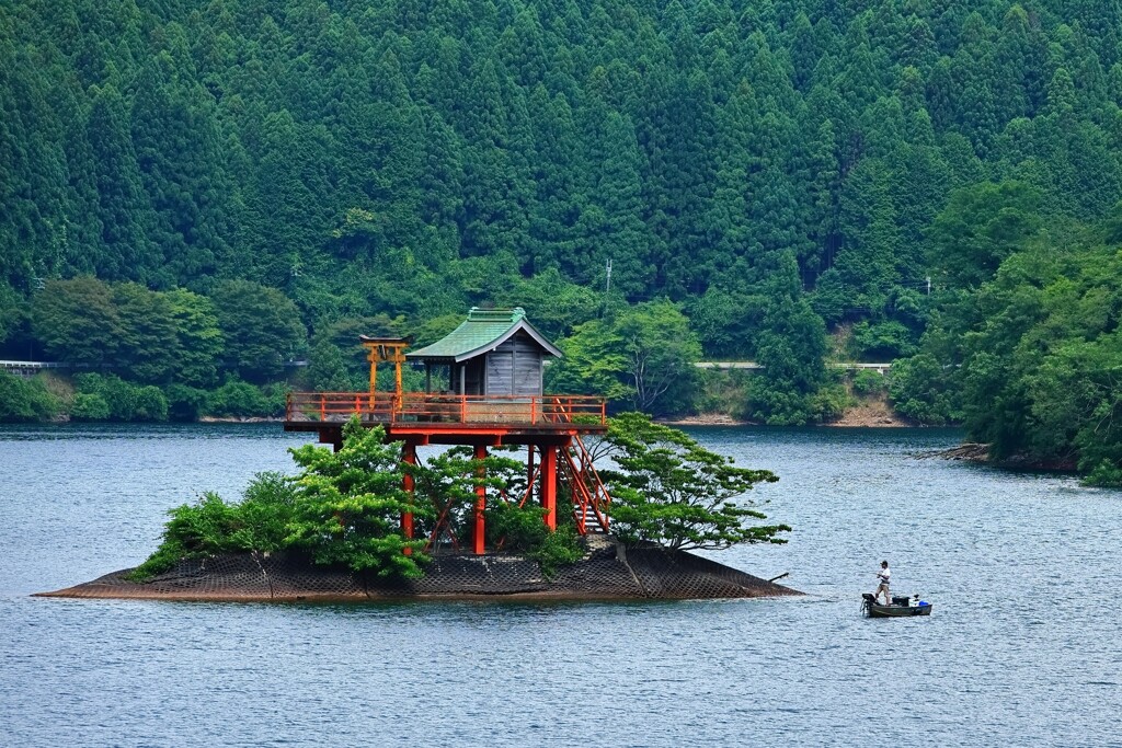 銀山湖  淤加美神社