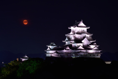 満月と姫路城