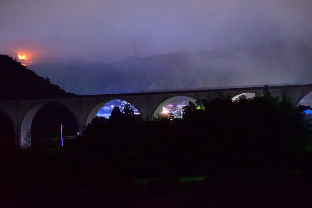 虎臥城大橋　夜明け前