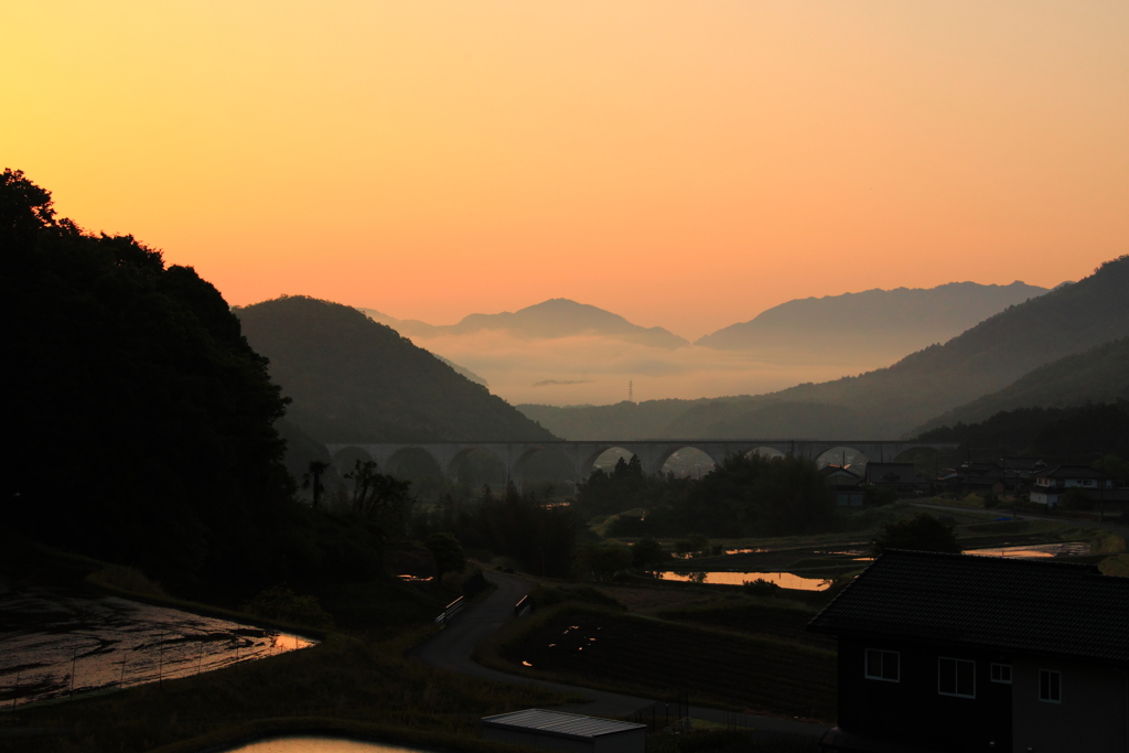 虎臥城大橋　朝焼け