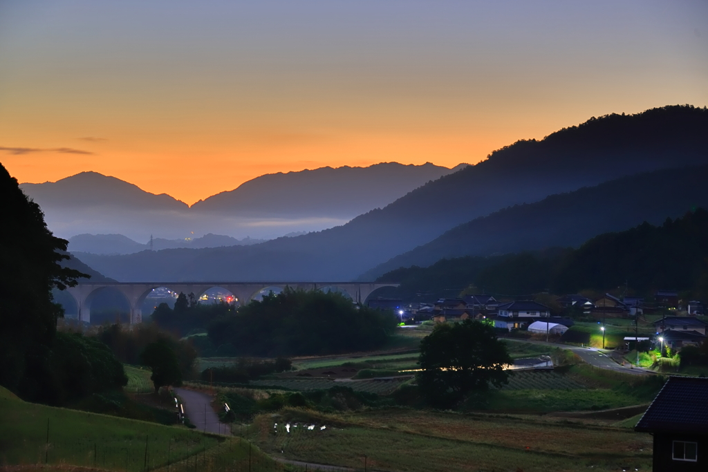 虎臥城大橋　朝焼け