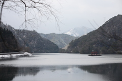 冬の銀山湖－２
