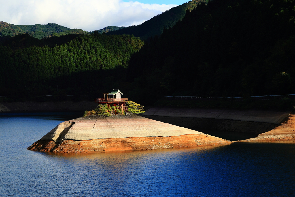 銀山湖