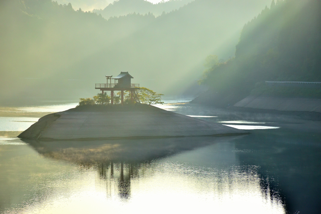 銀山湖