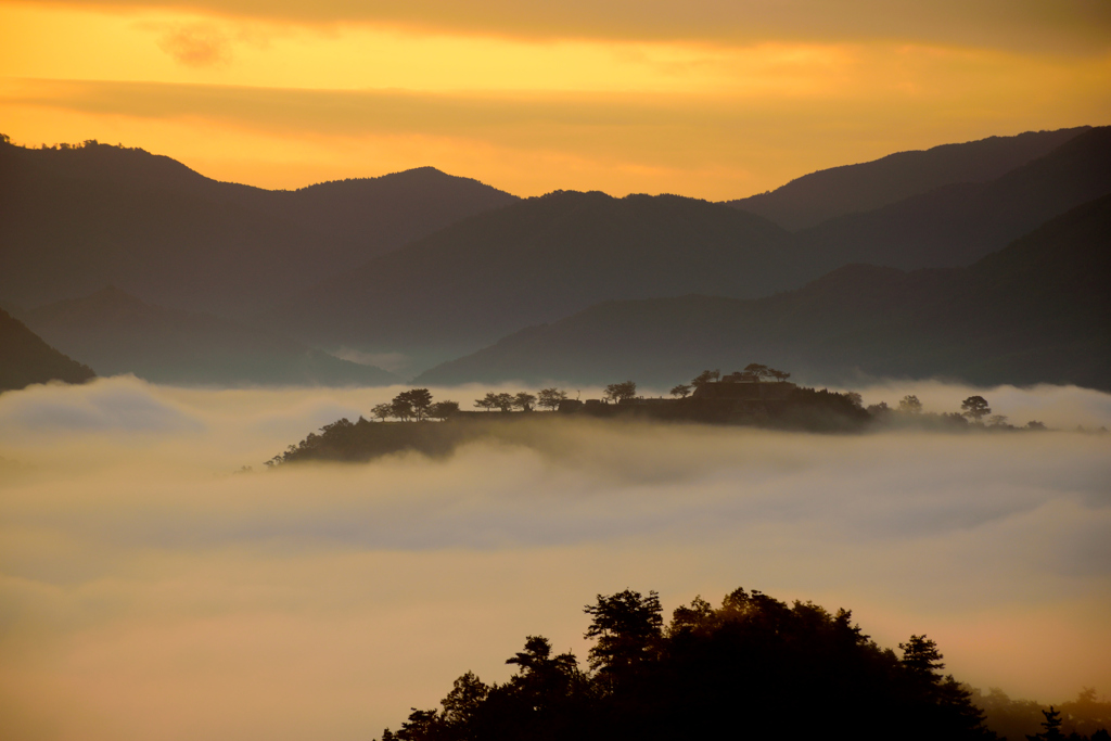 竹田城跡　日の出直後