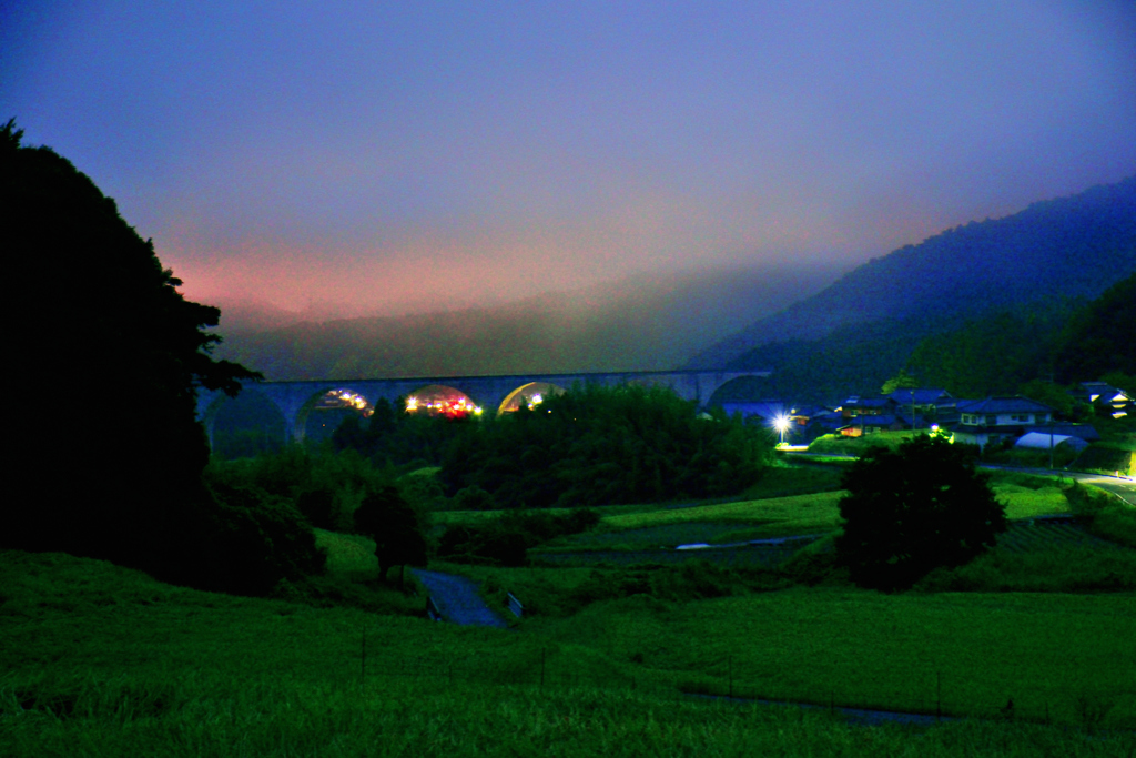 虎臥城大橋　夜明け前