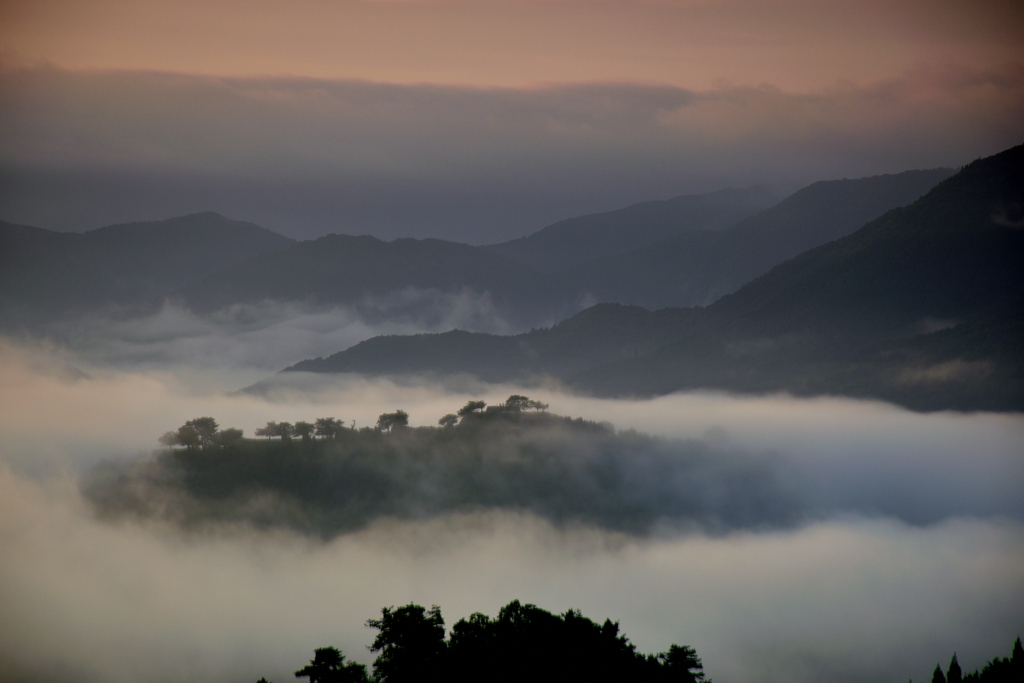 竹田城跡　雲海乱れて