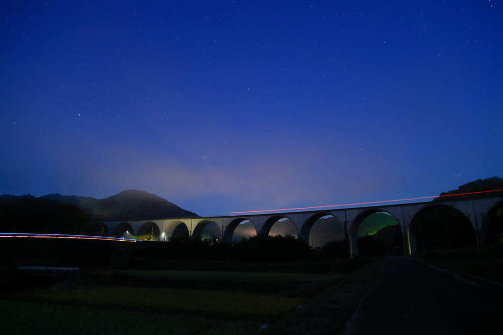 虎臥城大橋　夜明け前