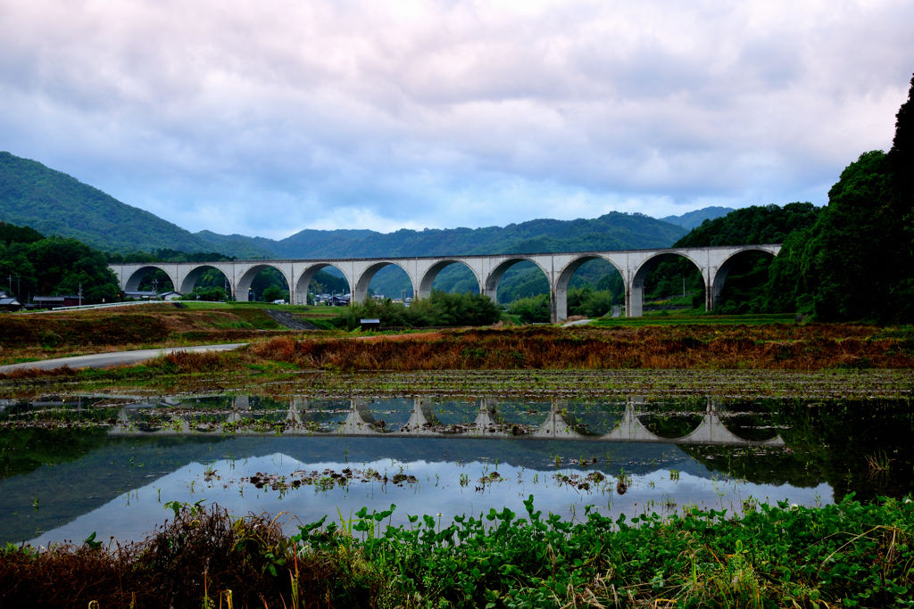 虎臥城大橋　映り込み