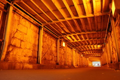 ナトリウムランプのトンネル