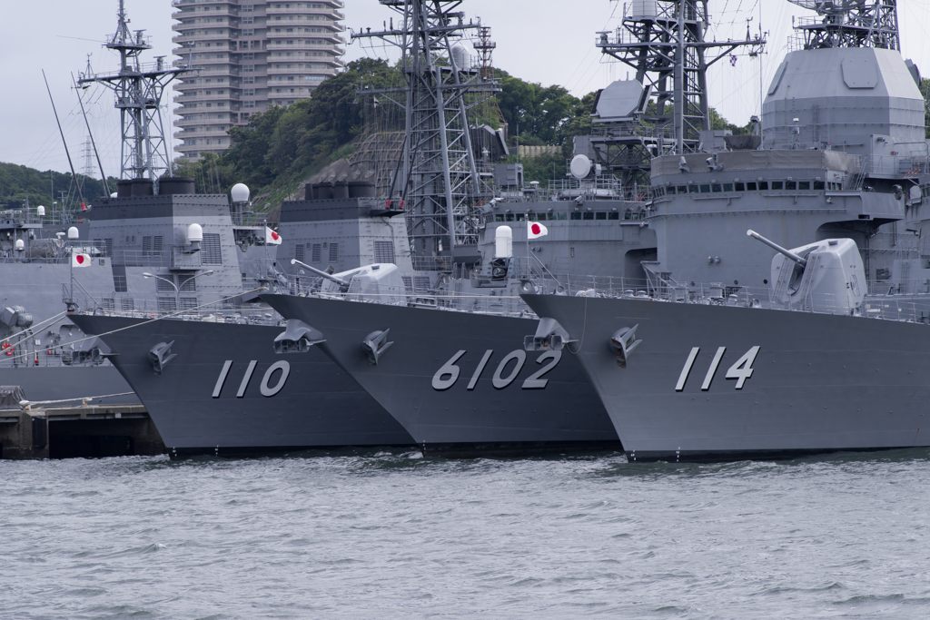 横須賀自衛隊基地　　