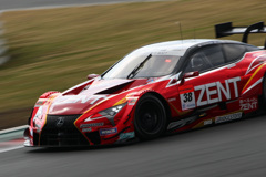 赤が映える38号車