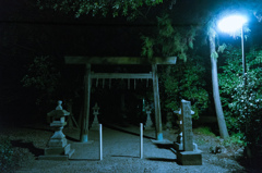 night shrine (no tripod)
