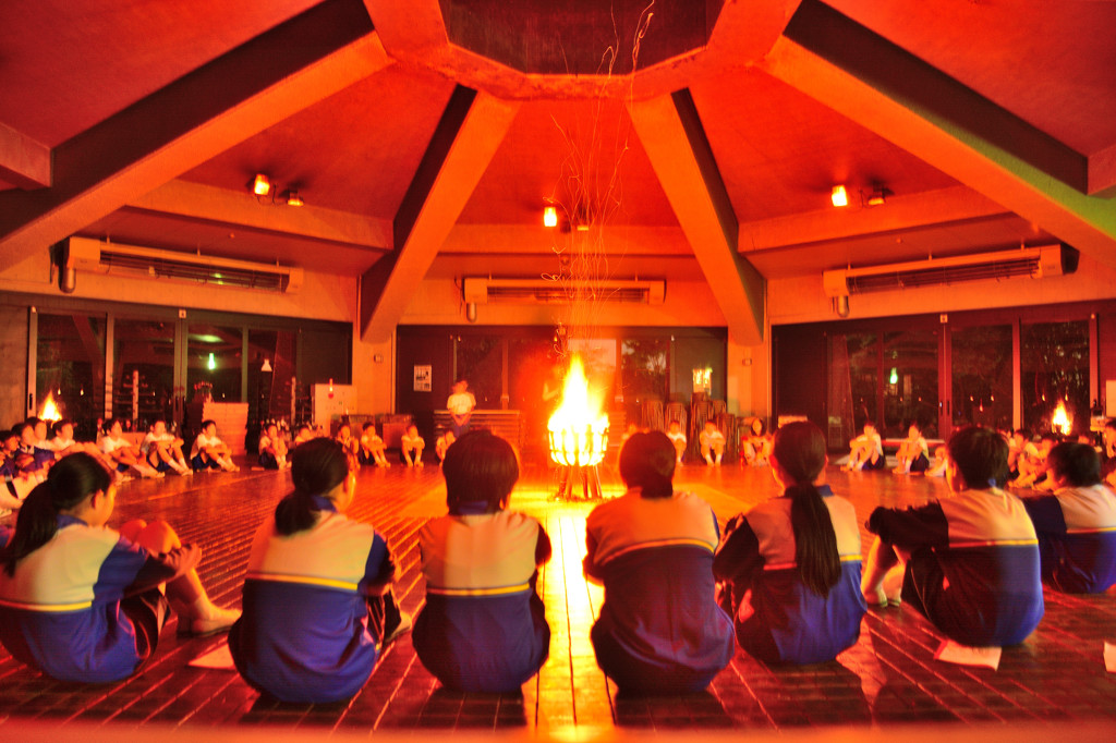 キャンプファイヤー