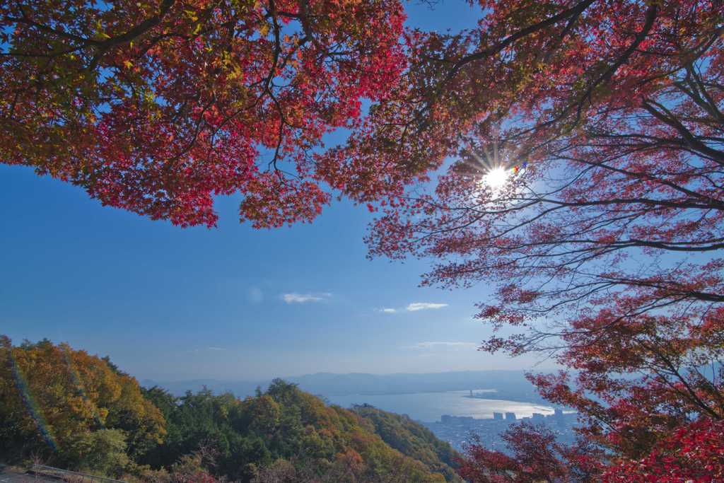 比叡山の紅葉と琵琶湖