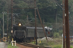 山間を行く客レ…
