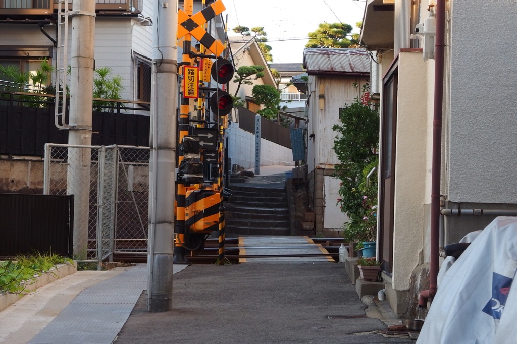 「細道奥の踏切」