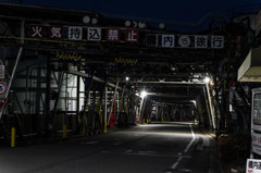 夜の工場