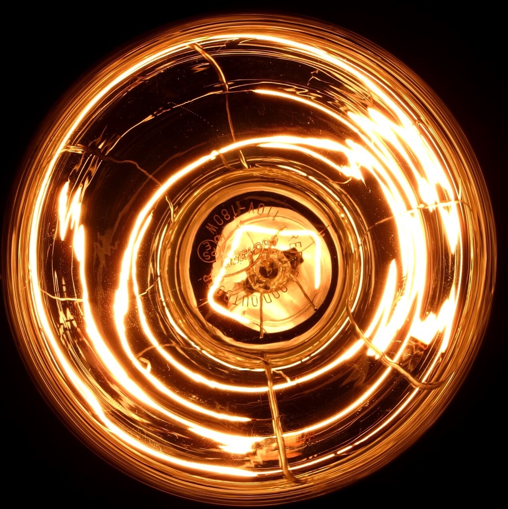 「まともに見れない」