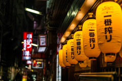 三宮歓楽街～整列する提灯