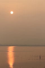 琵琶湖の朝陽