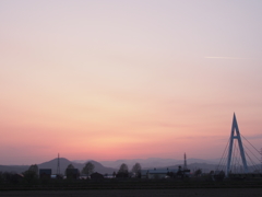 山々と夕陽、そして”A"