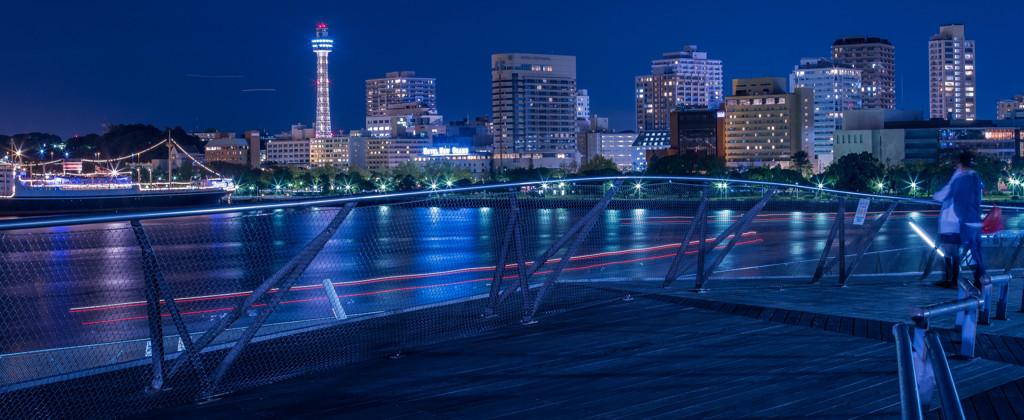 ブルーライト　ヨコーハマー♪