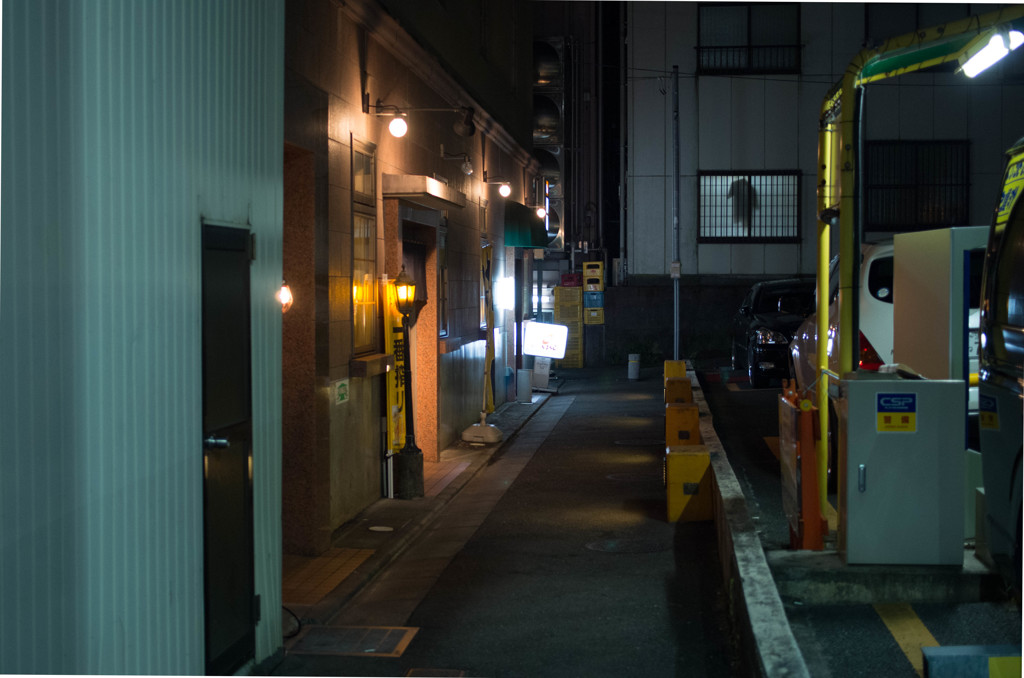 浜松夜街スナップ　長屋とパーキング　　IMGP0112