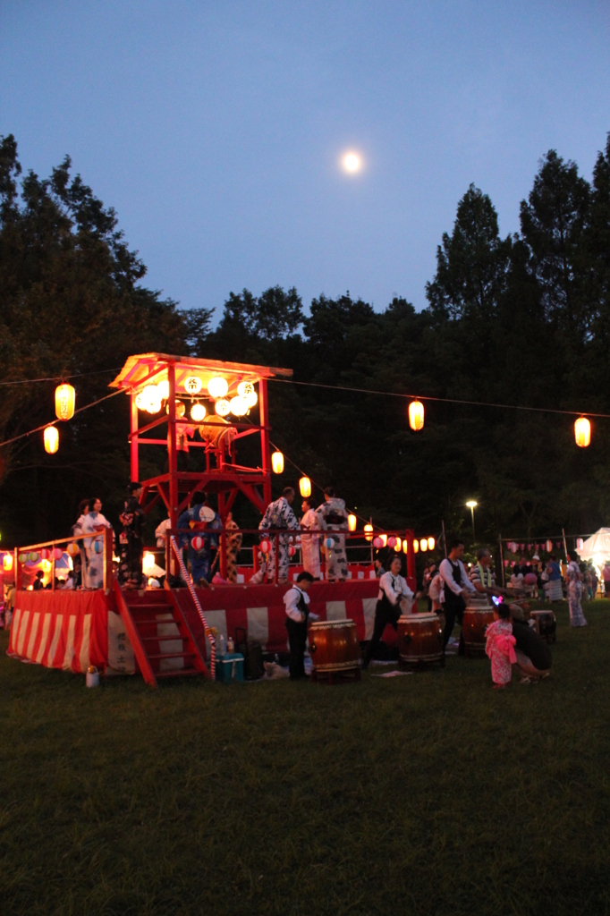 月夜の夏祭り