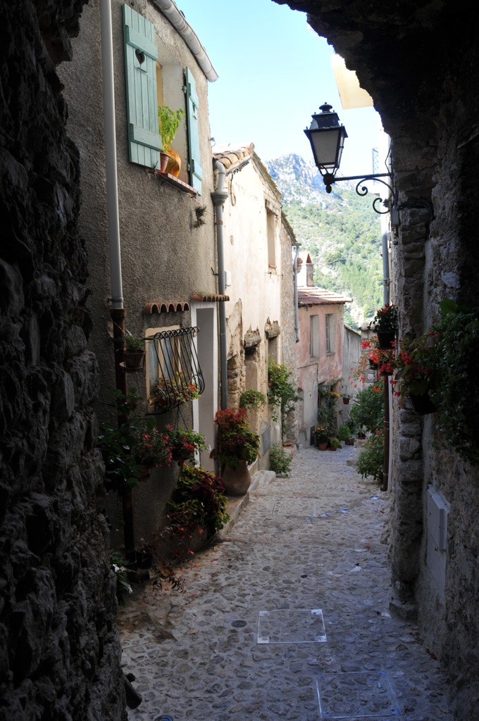 Sainte-Agnes村の生活通路