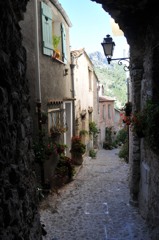 Sainte-Agnes村の生活通路