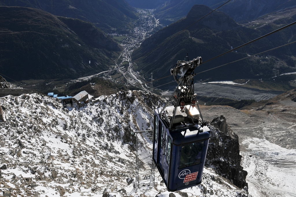 ケーブルカー乗り換え駅からみたAosta（アオスタ）の村