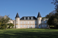 CORCELLES村近郊の館