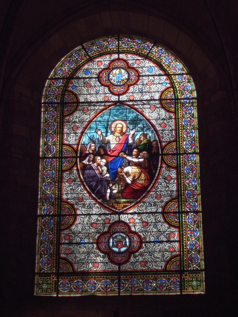 Eglise St. Pierreのステンドグラス