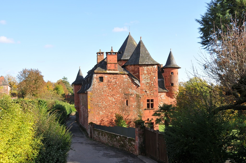 Collonges La Rouge村