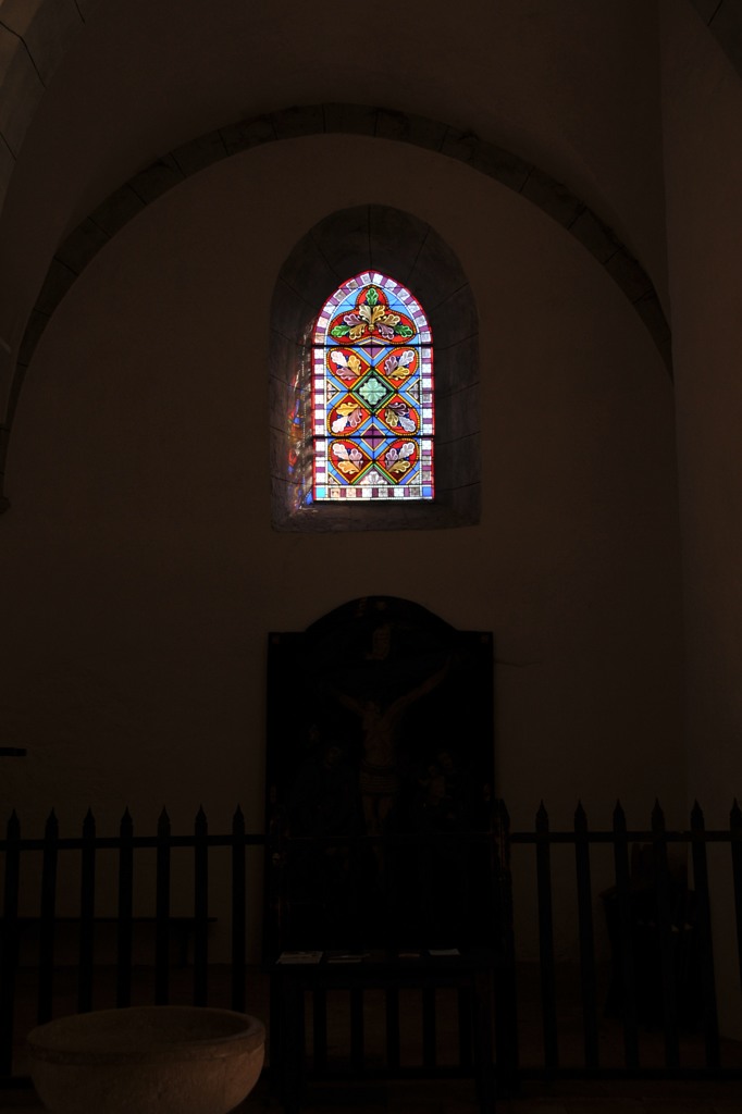 St. Cirq Lapopie村の教会のステンドグラス