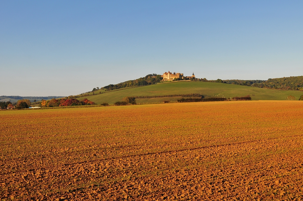 Chateauneuf-en-Auxois村