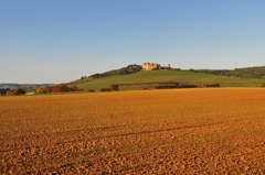 Chateauneuf-en-Auxois村