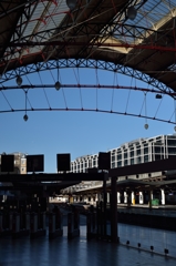 早朝の鉄道駅