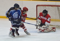 大学生のアイスホッケーの試合_0972