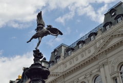ロンドンの空に天子が
