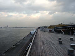 桟橋で